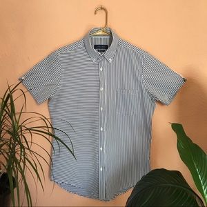 Zara. Medium. Short sleeve. Button Down.